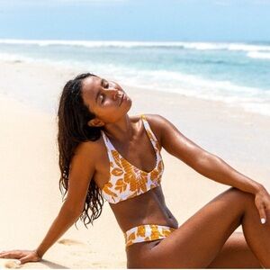 🌼 RIP CURL 🌼 Azalea Shirred Long Line Tri Bikini Top